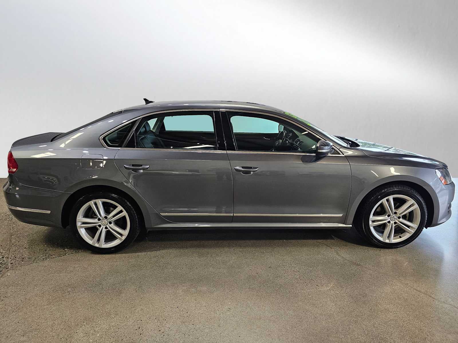 2013 Volkswagen Passat 4dr Sdn 2.0L DSG TDI SEL Premium