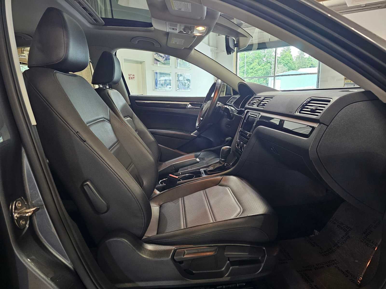 2019 Volkswagen Passat 2.0T SE R-Line