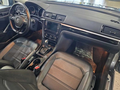 2019 Volkswagen Passat 2.0T SE R-Line