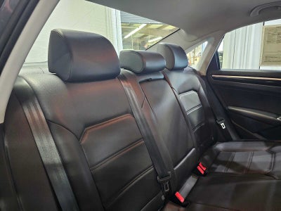 2019 Volkswagen Passat 2.0T SE R-Line