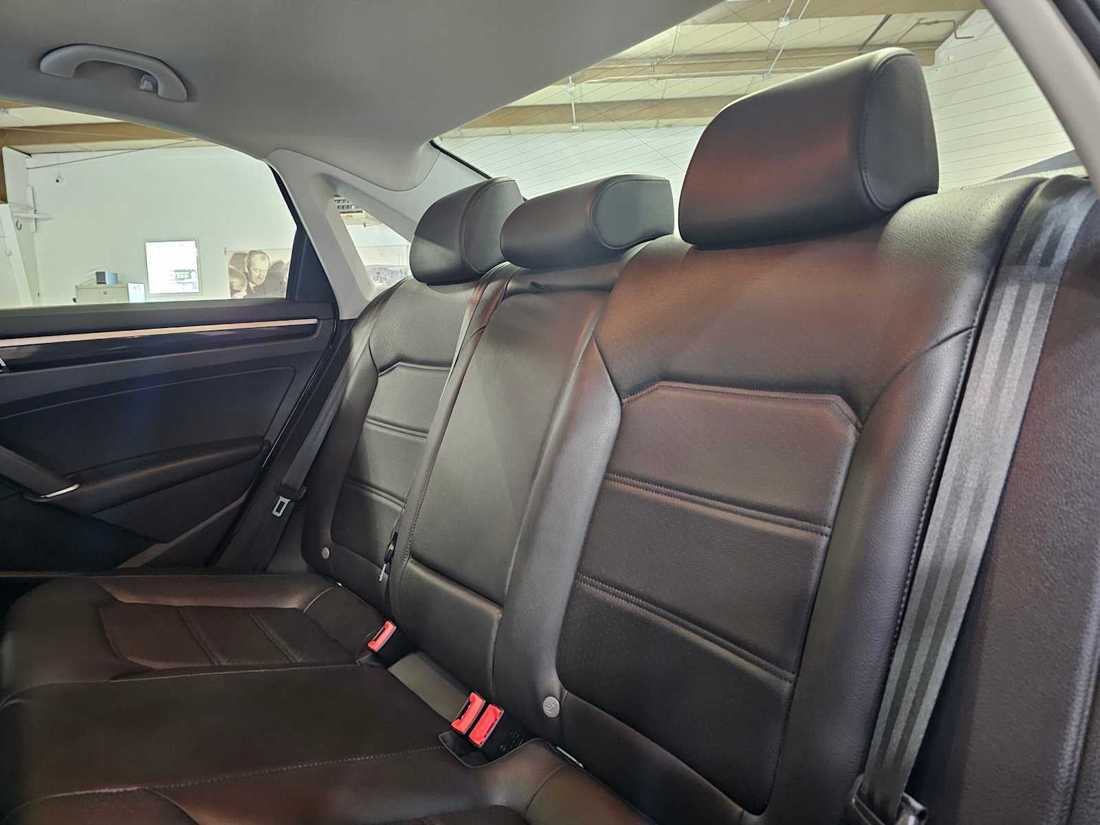 2019 Volkswagen Passat 2.0T SE R-Line