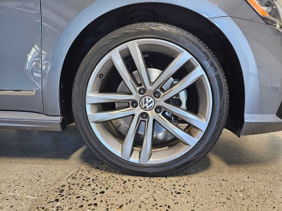 2019 Volkswagen Passat 2.0T SE R-Line
