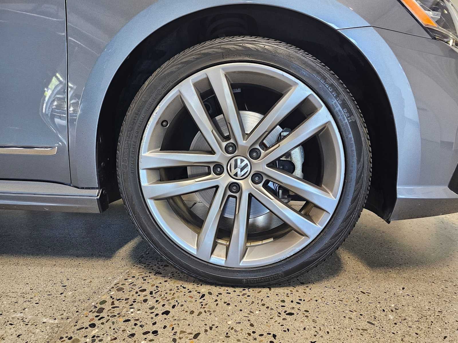 2019 Volkswagen Passat 2.0T SE R-Line