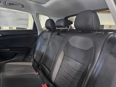 2025 Volkswagen Taos SE Black 4MOTION