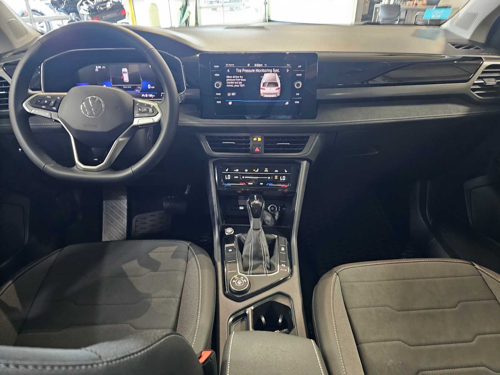 2025 Volkswagen Taos SE Black 4MOTION