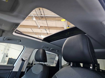 2025 Volkswagen Taos SE Black 4MOTION