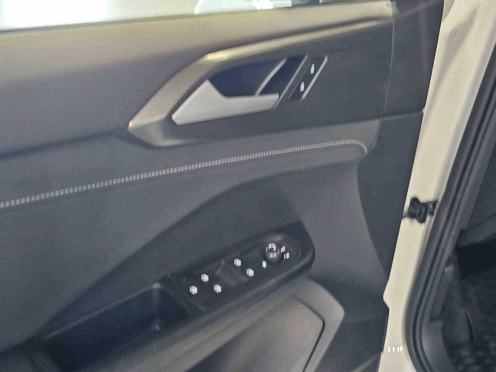 2025 Volkswagen Taos SE Black 4MOTION