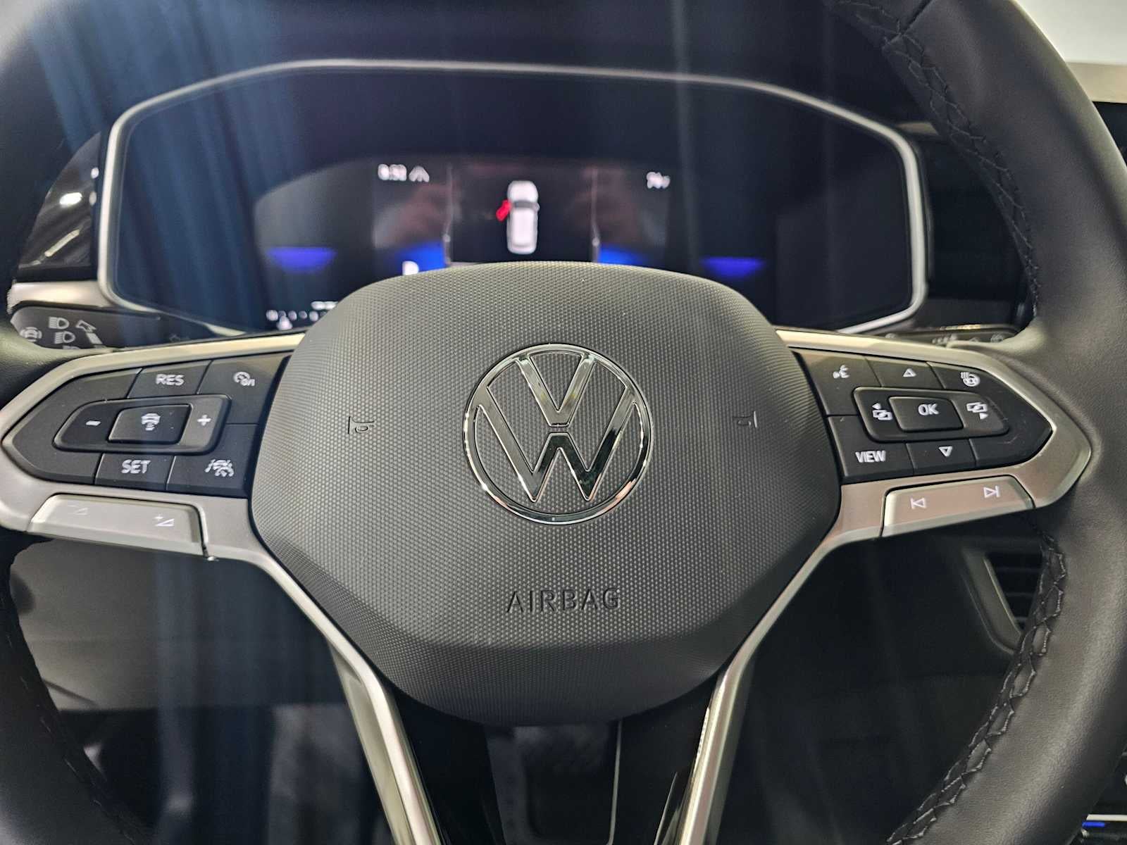 2025 Volkswagen Taos SE Black 4MOTION