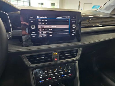 2025 Volkswagen Taos SE Black 4MOTION