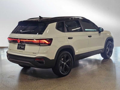 2025 Volkswagen Taos SE Black 4MOTION