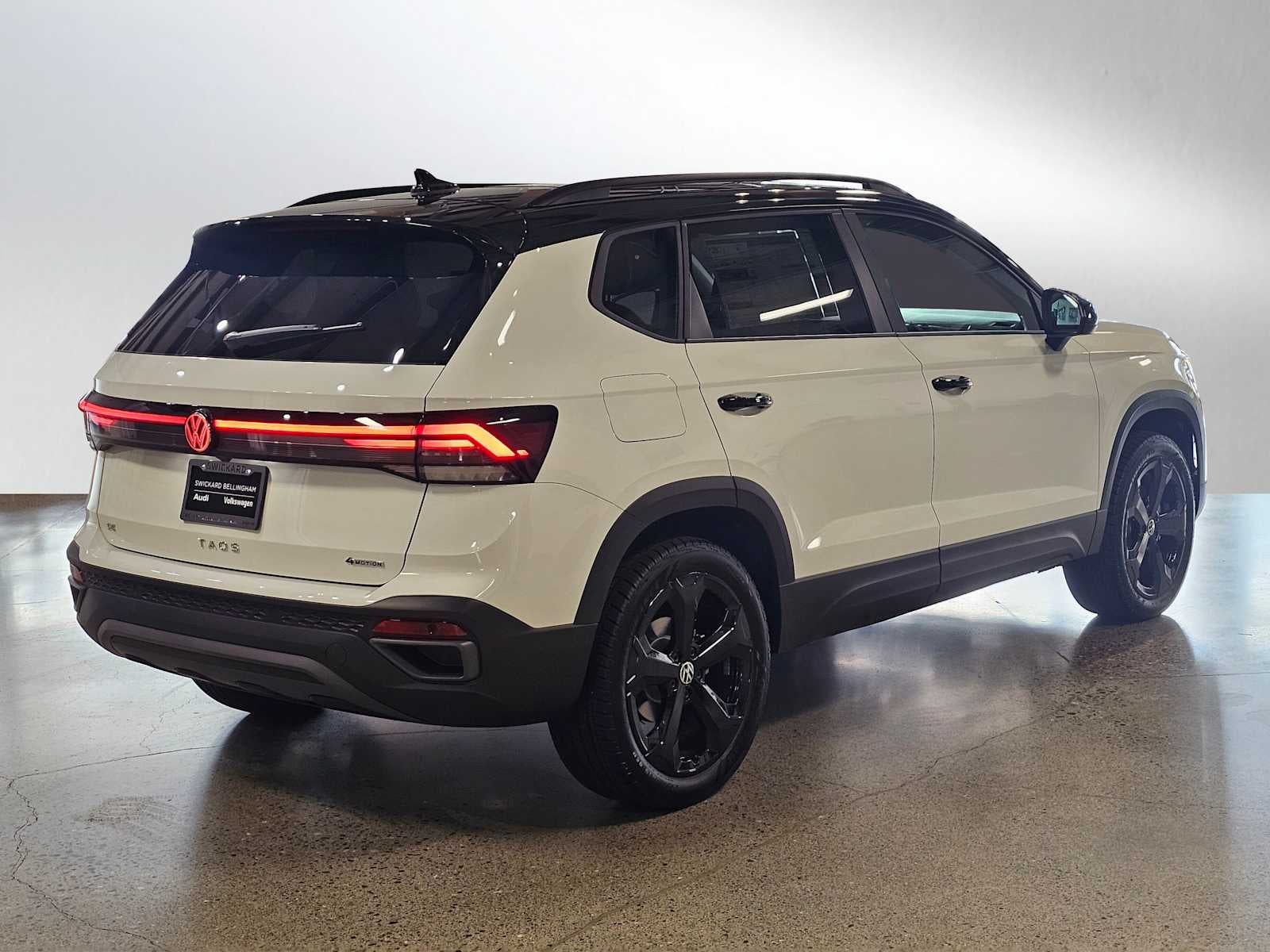 2025 Volkswagen Taos SE Black 4MOTION