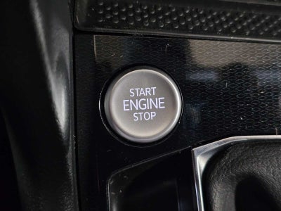 2025 Volkswagen Taos SE Black 4MOTION