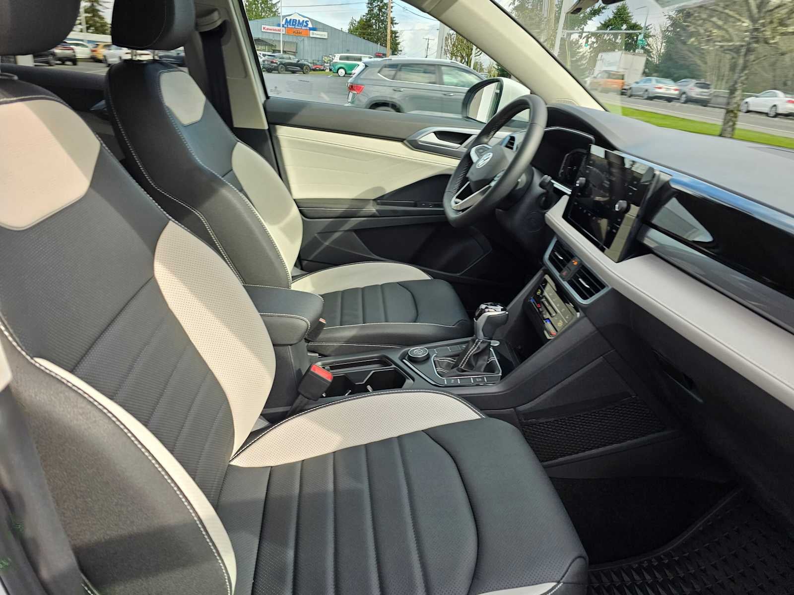 2025 Volkswagen Taos SEL 4MOTION