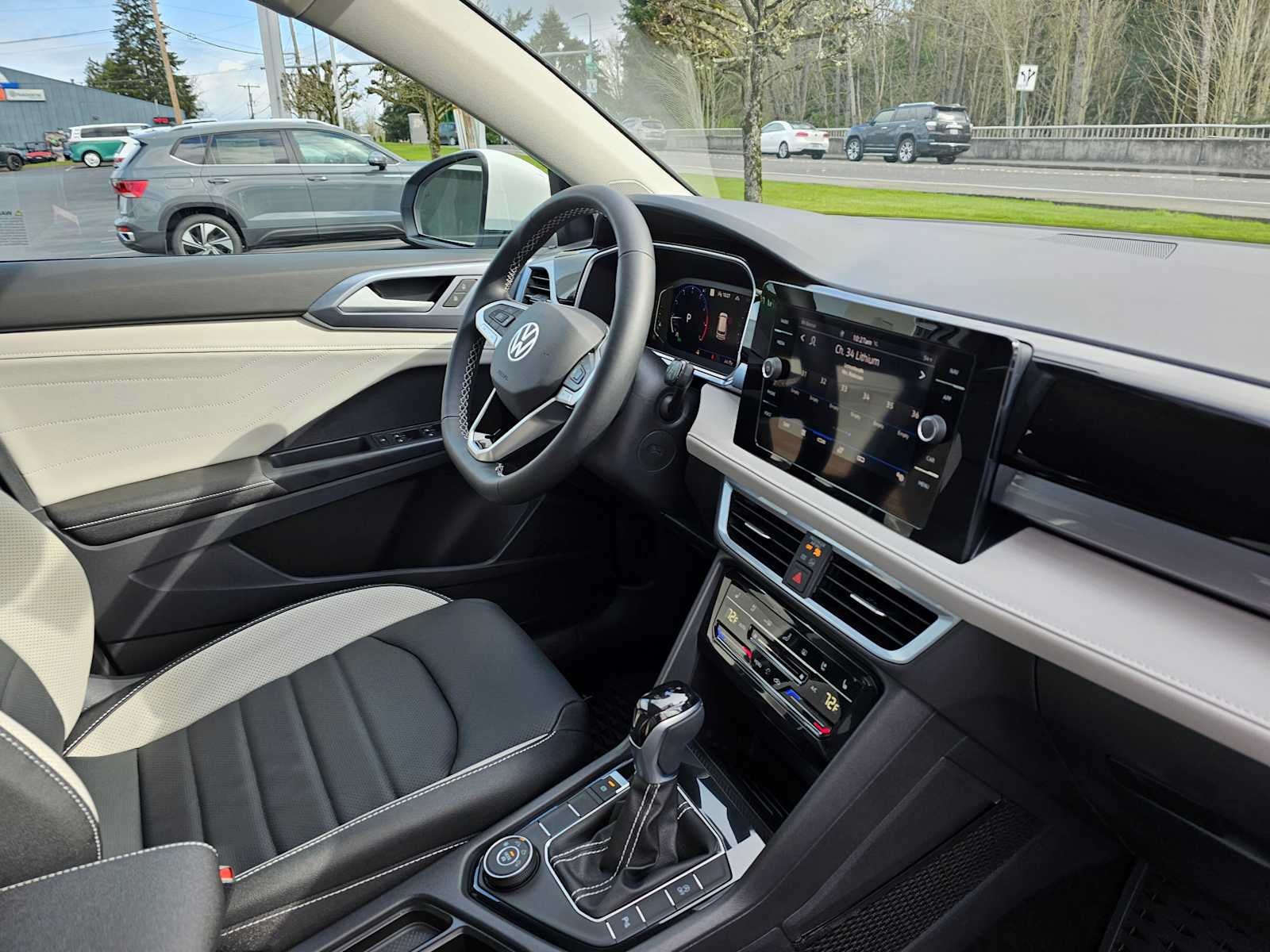 2025 Volkswagen Taos SEL 4MOTION