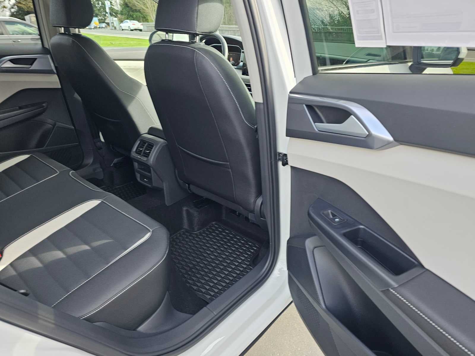 2025 Volkswagen Taos SEL 4MOTION