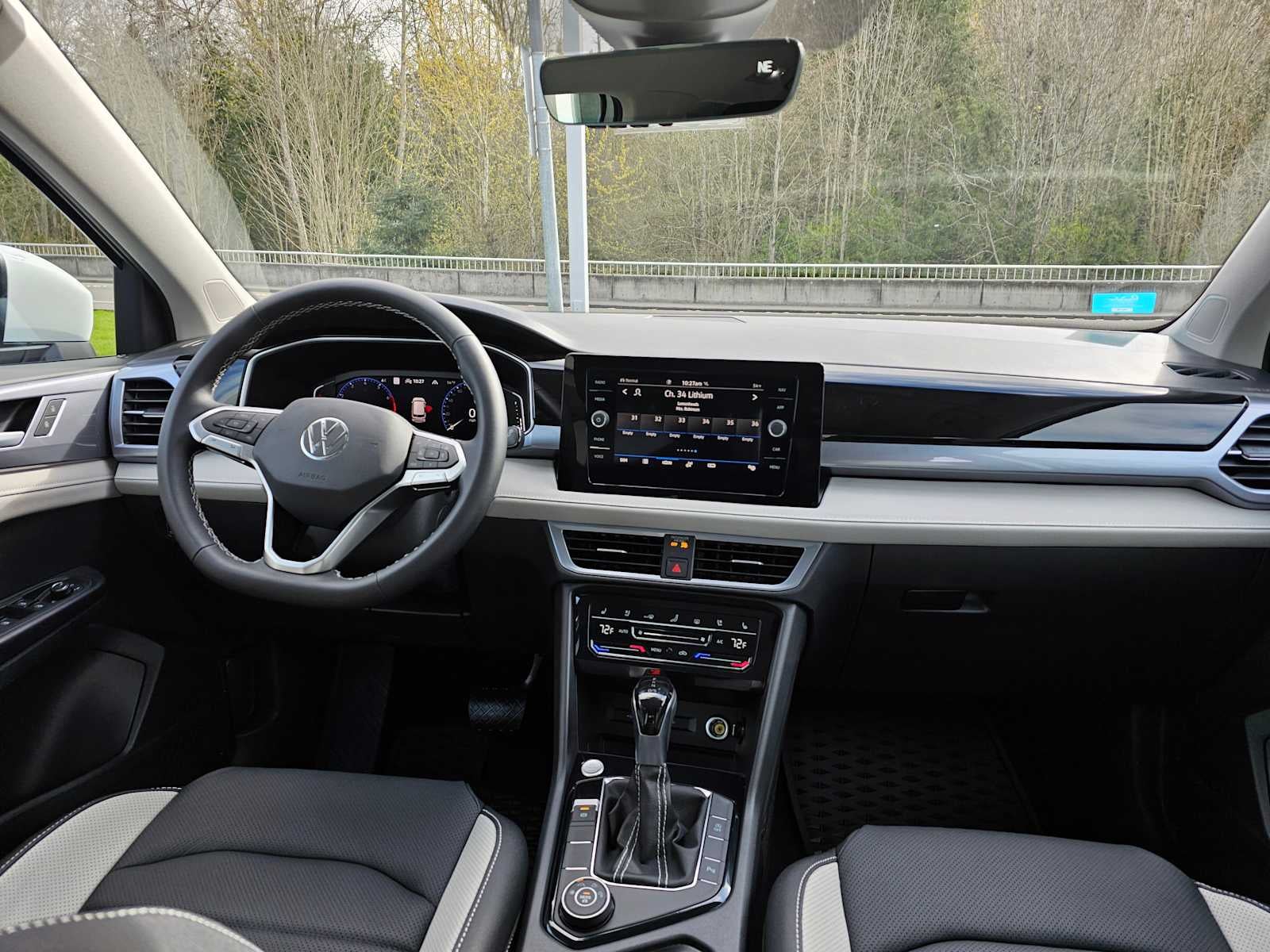 2025 Volkswagen Taos SEL 4MOTION