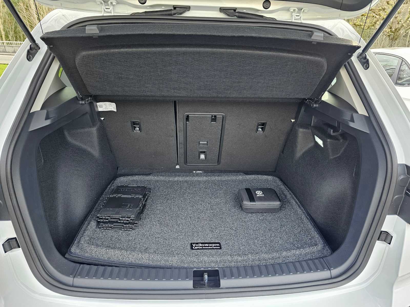 2025 Volkswagen Taos SEL 4MOTION