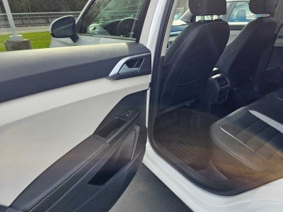 2025 Volkswagen Taos SEL 4MOTION
