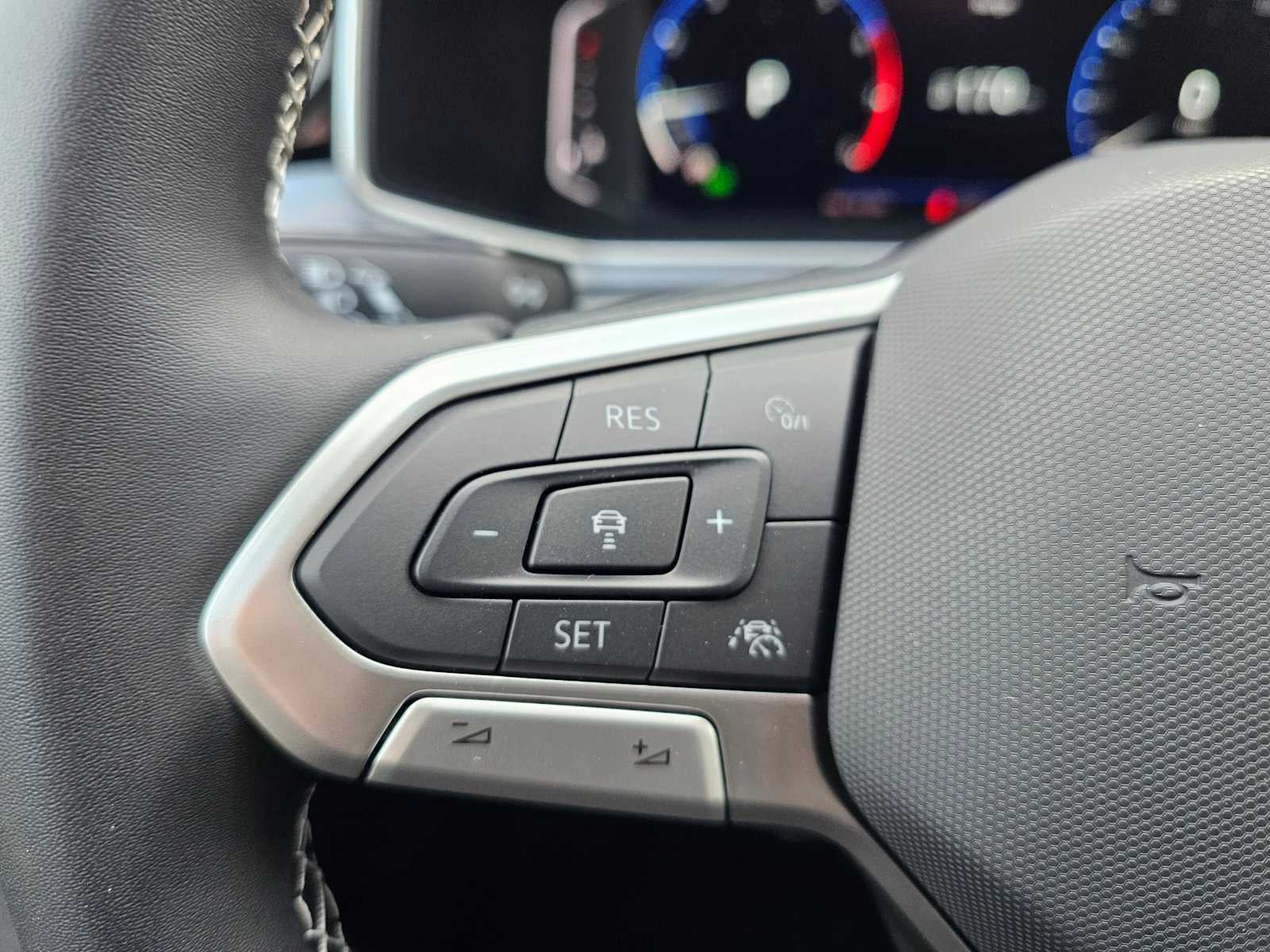 2025 Volkswagen Taos SEL 4MOTION