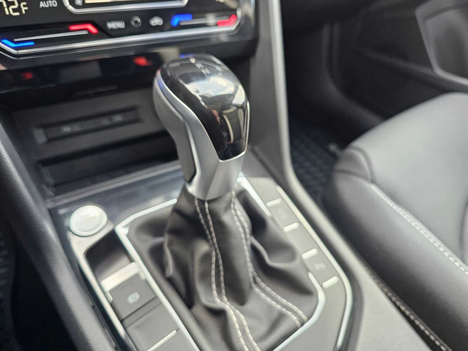2025 Volkswagen Taos SEL 4MOTION