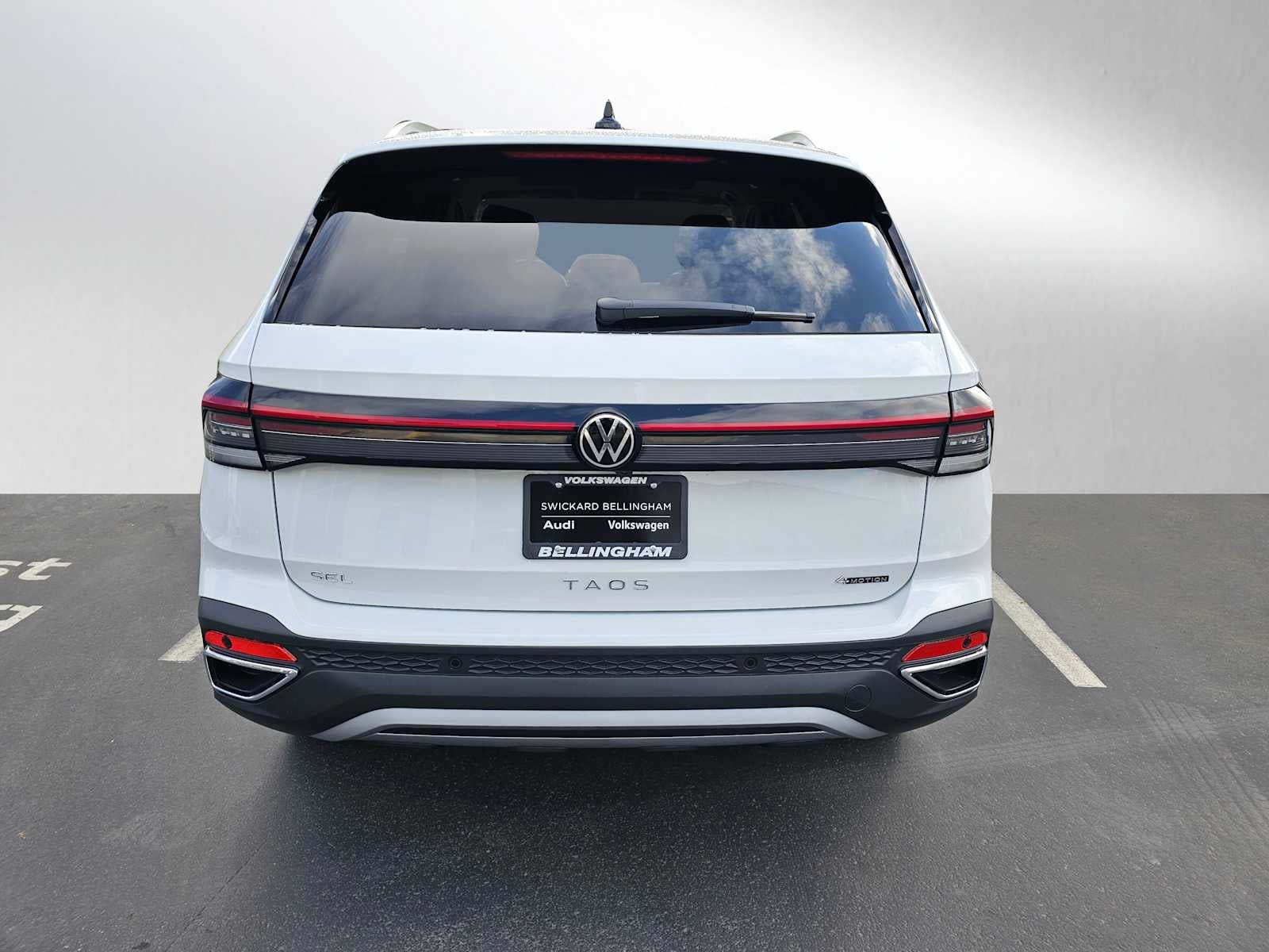 2025 Volkswagen Taos SEL 4MOTION