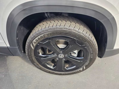 2025 Volkswagen Taos SEL 4MOTION