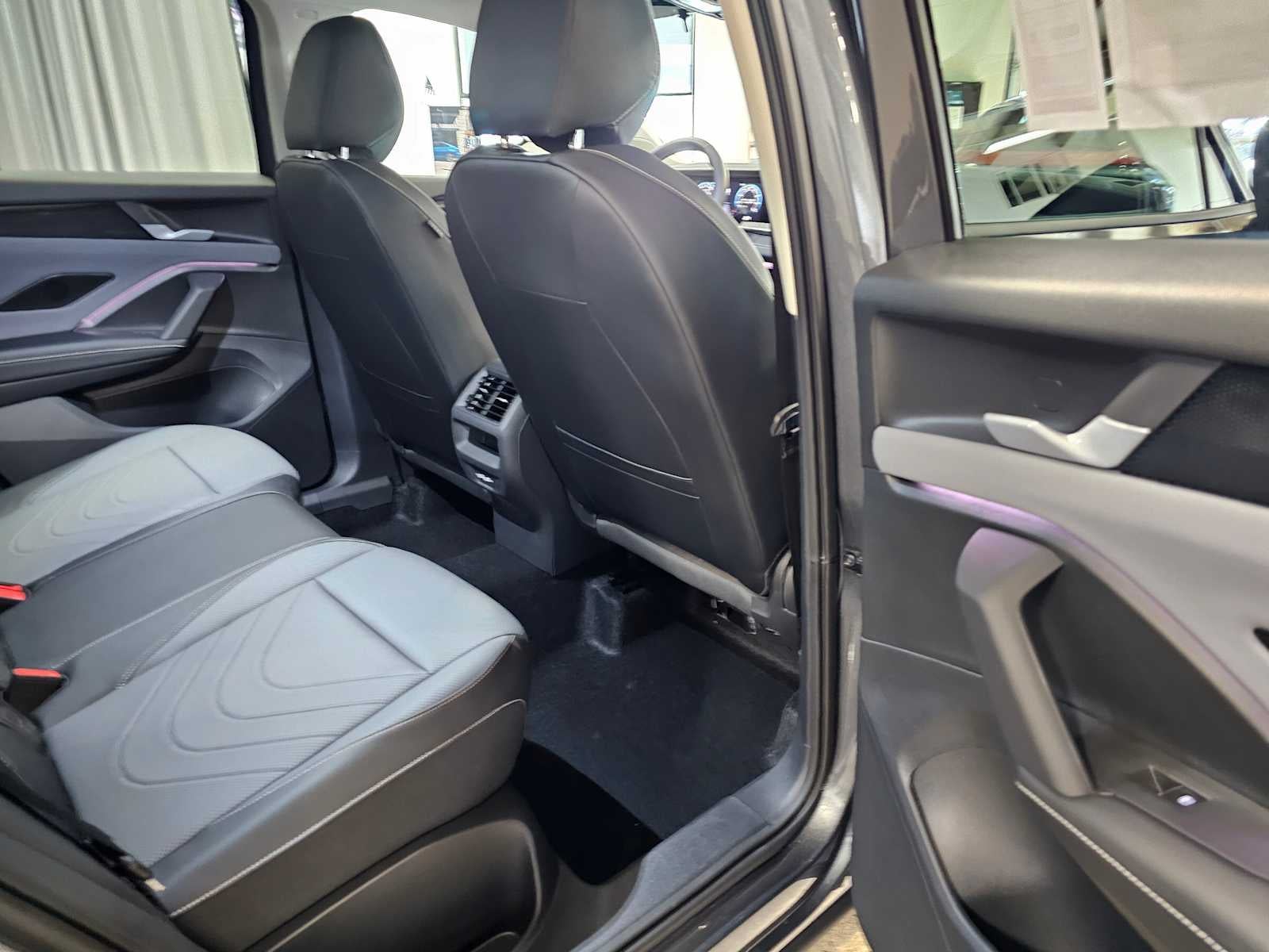 2025 Volkswagen Tiguan 2.0T SE FWD