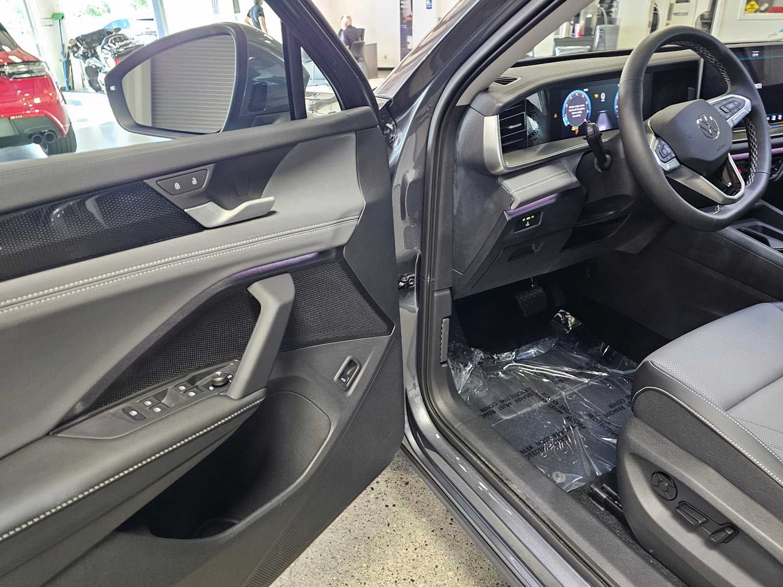 2025 Volkswagen Tiguan 2.0T SE FWD