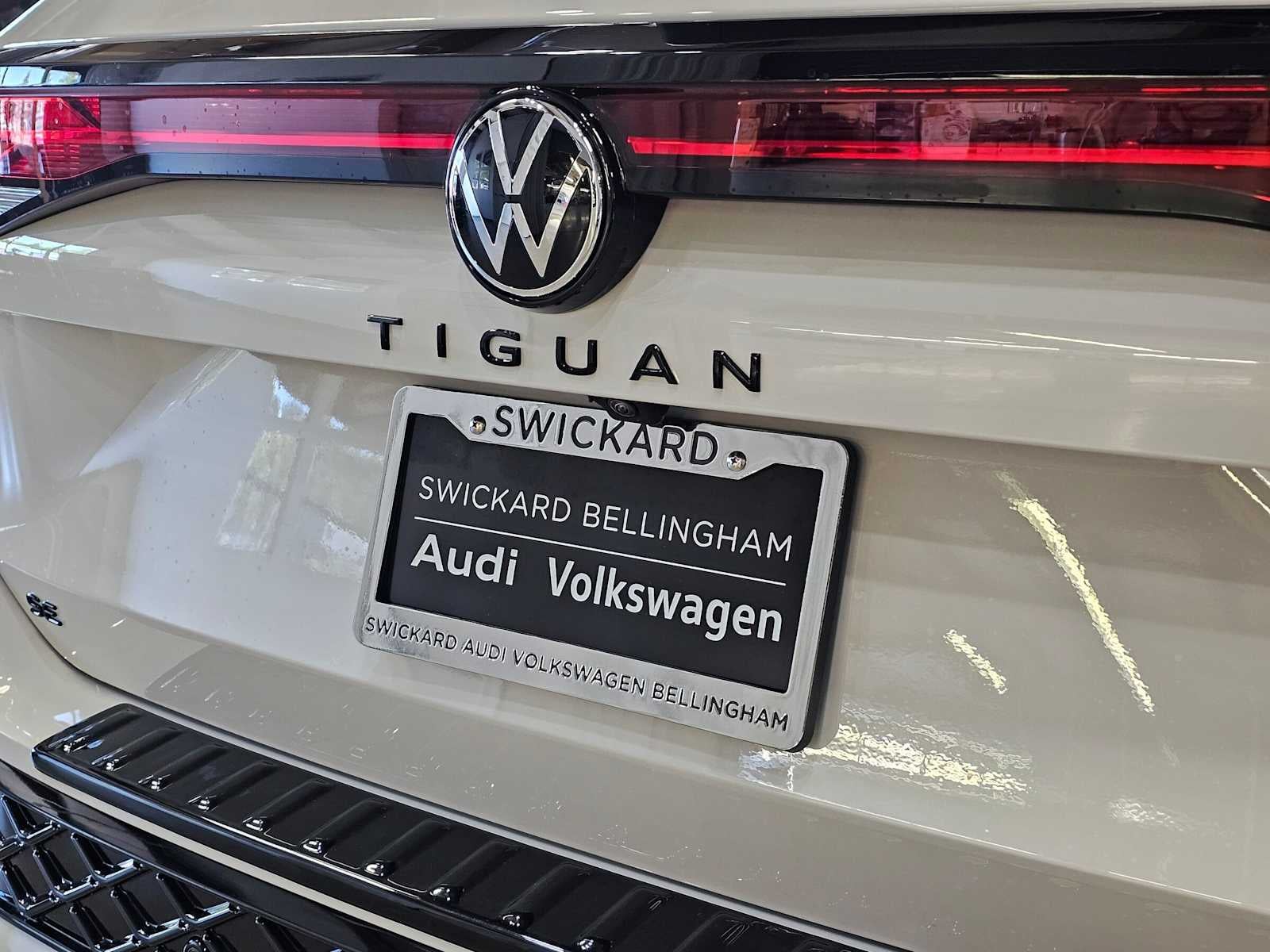 2026 Volkswagen Tiguan SE R-Line Black