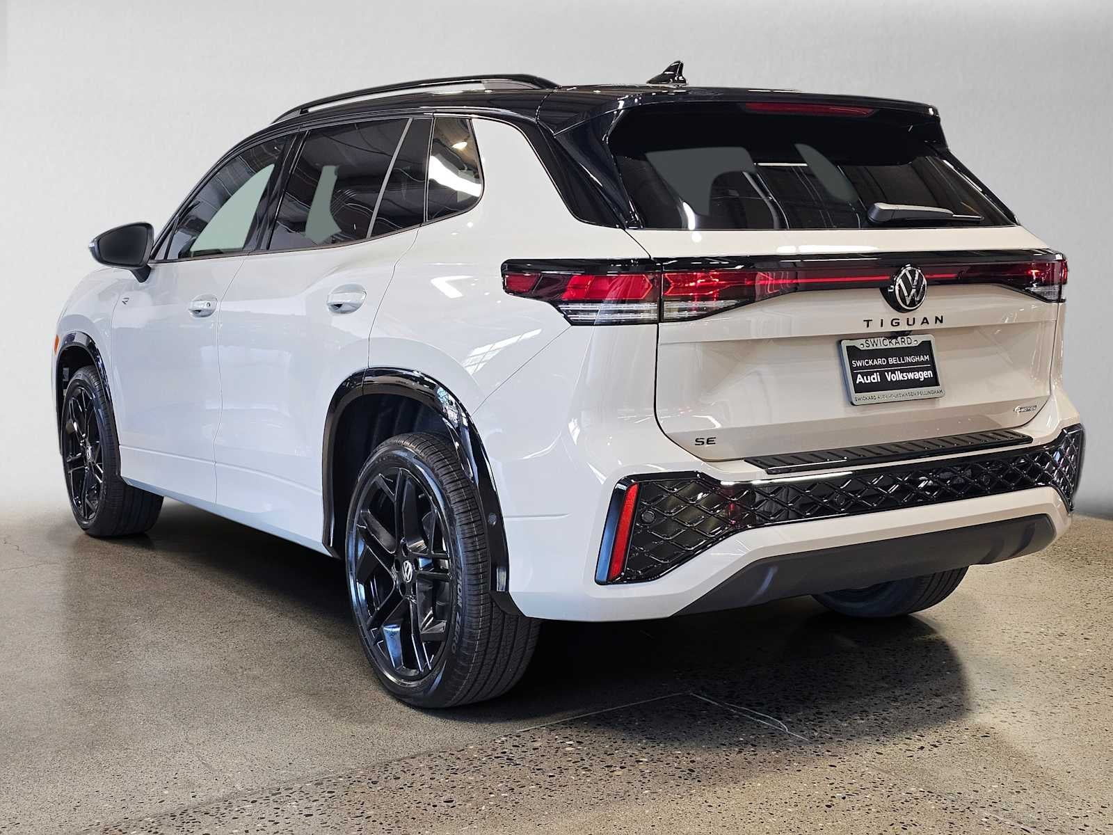 2026 Volkswagen Tiguan SE R-Line Black