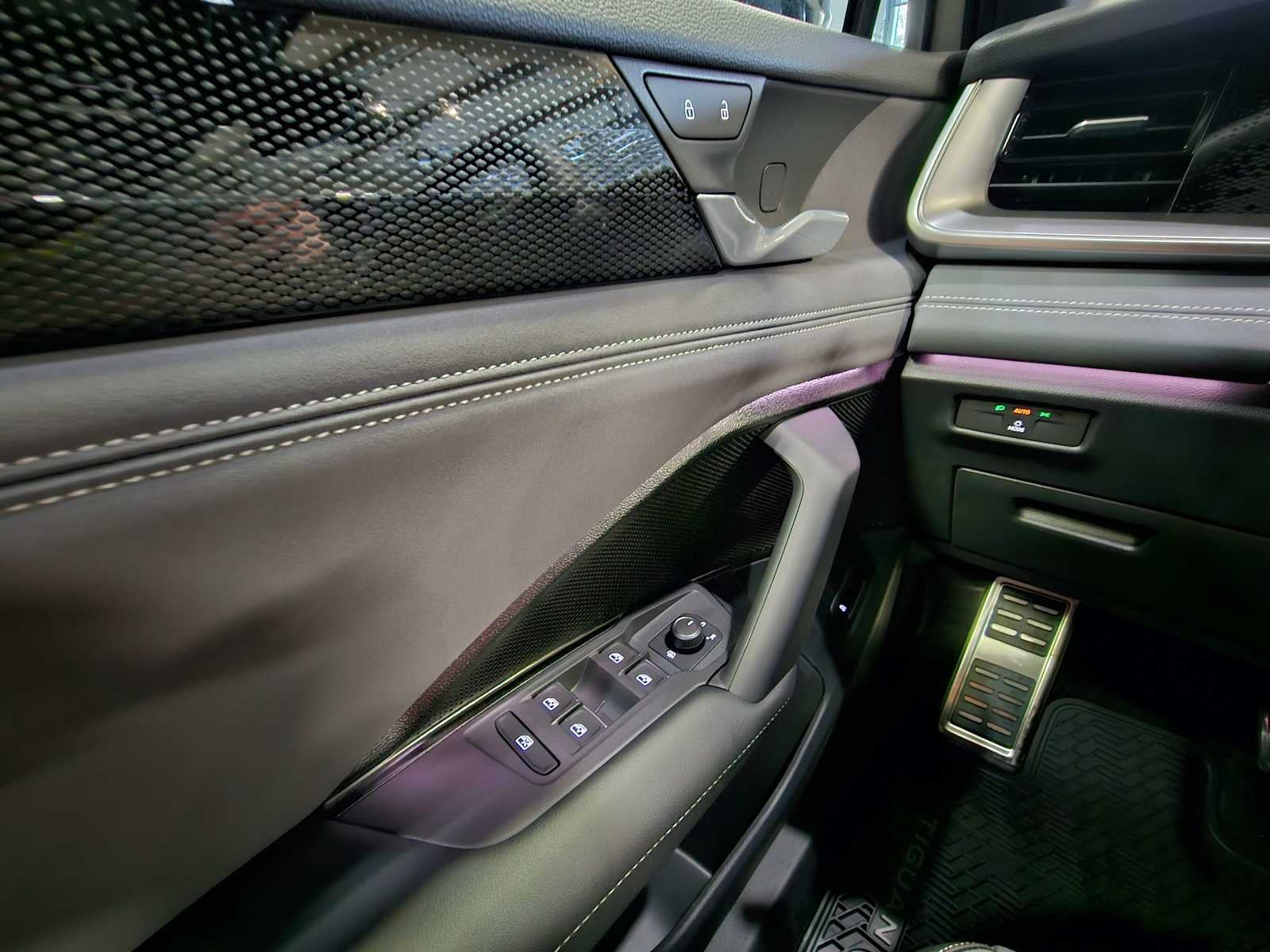 2026 Volkswagen Tiguan 2.0T SE R-Line Black 4MOTION