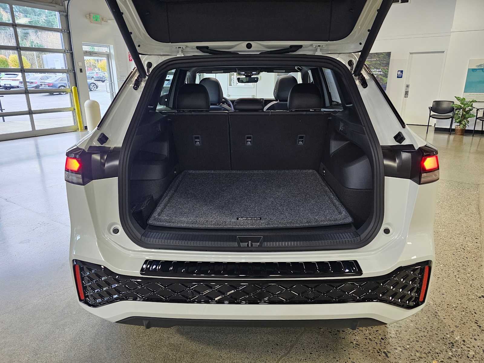 2026 Volkswagen Tiguan 2.0T SE R-Line Black 4MOTION