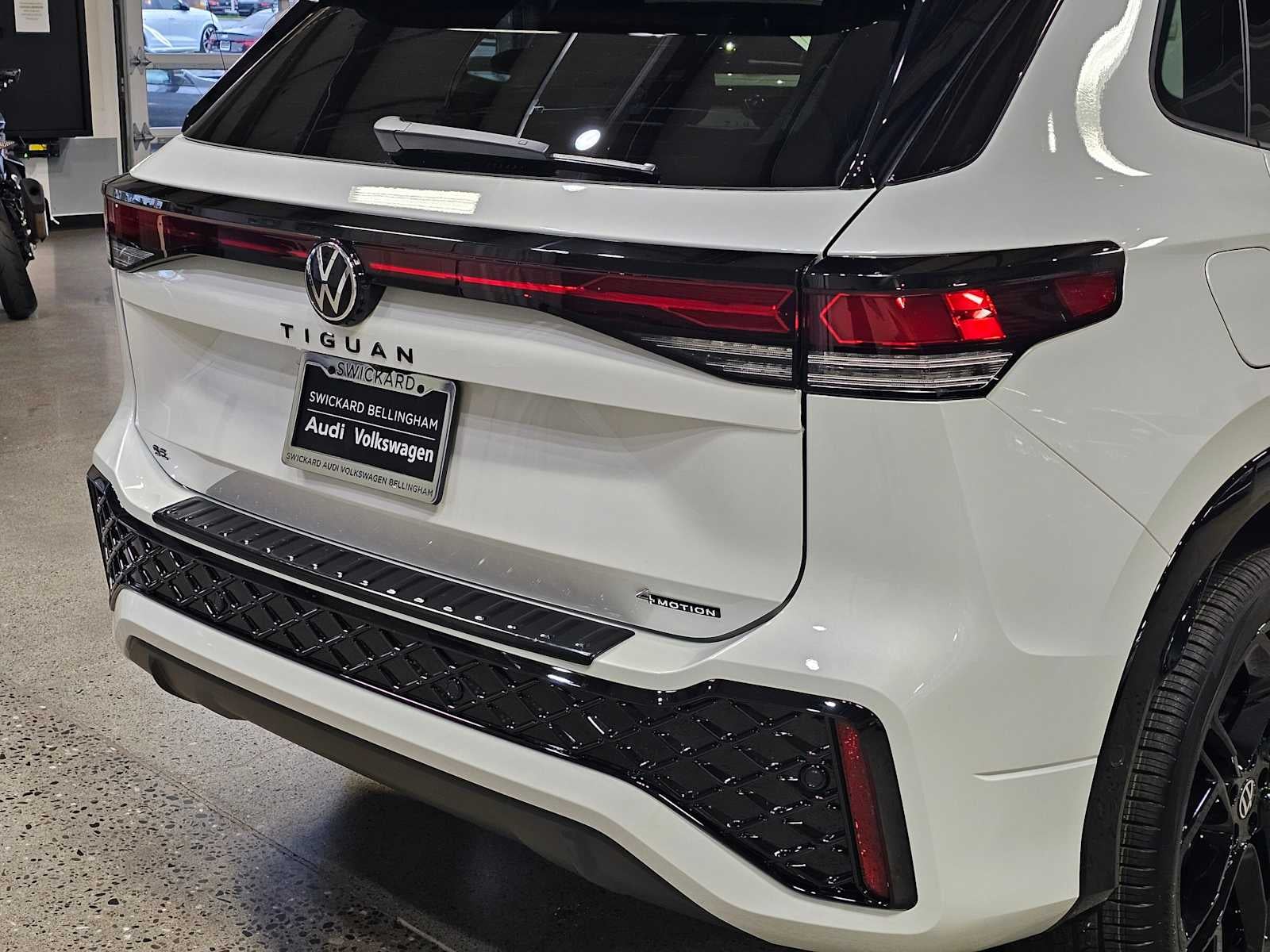 2026 Volkswagen Tiguan 2.0T SE R-Line Black 4MOTION