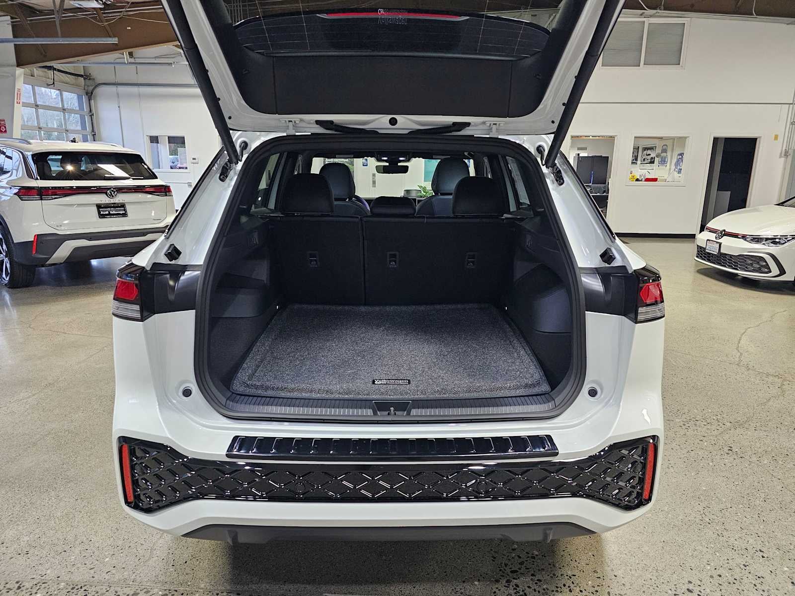 2026 Volkswagen Tiguan 2.0T SE R-Line Black 4MOTION