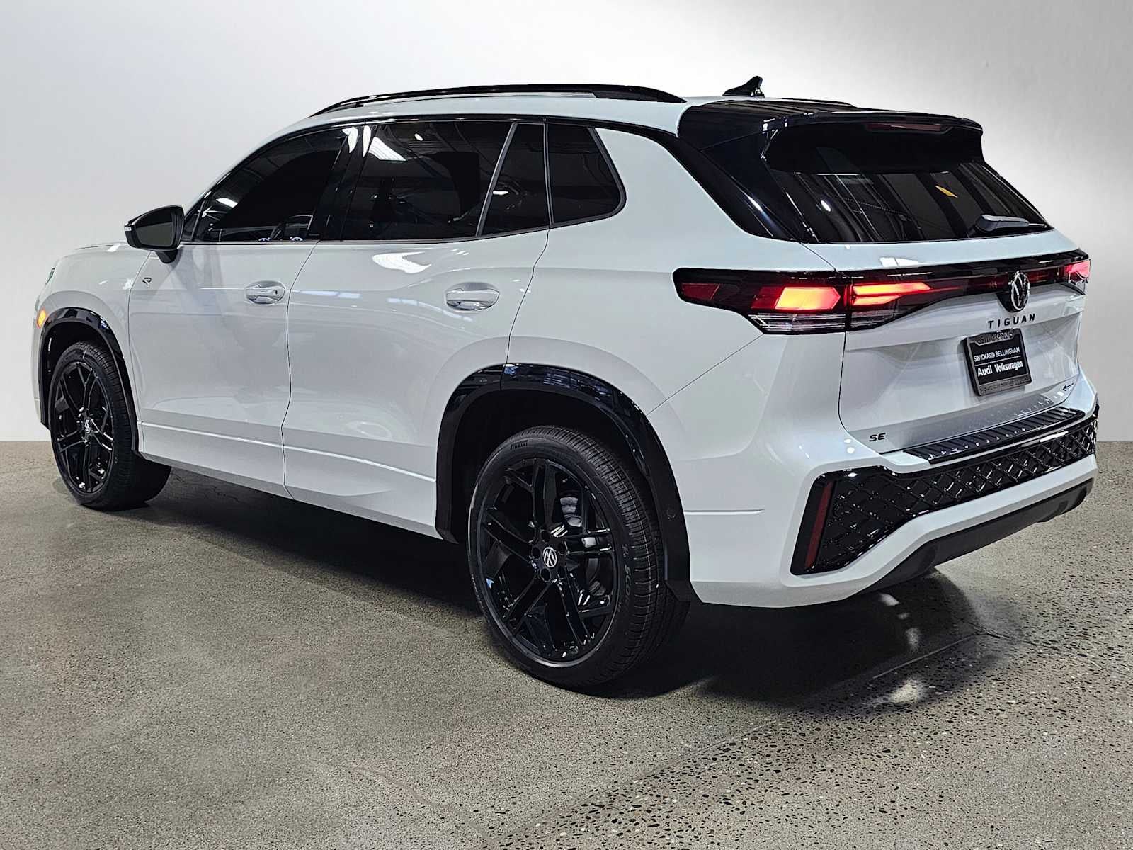 2026 Volkswagen Tiguan 2.0T SE R-Line Black 4MOTION