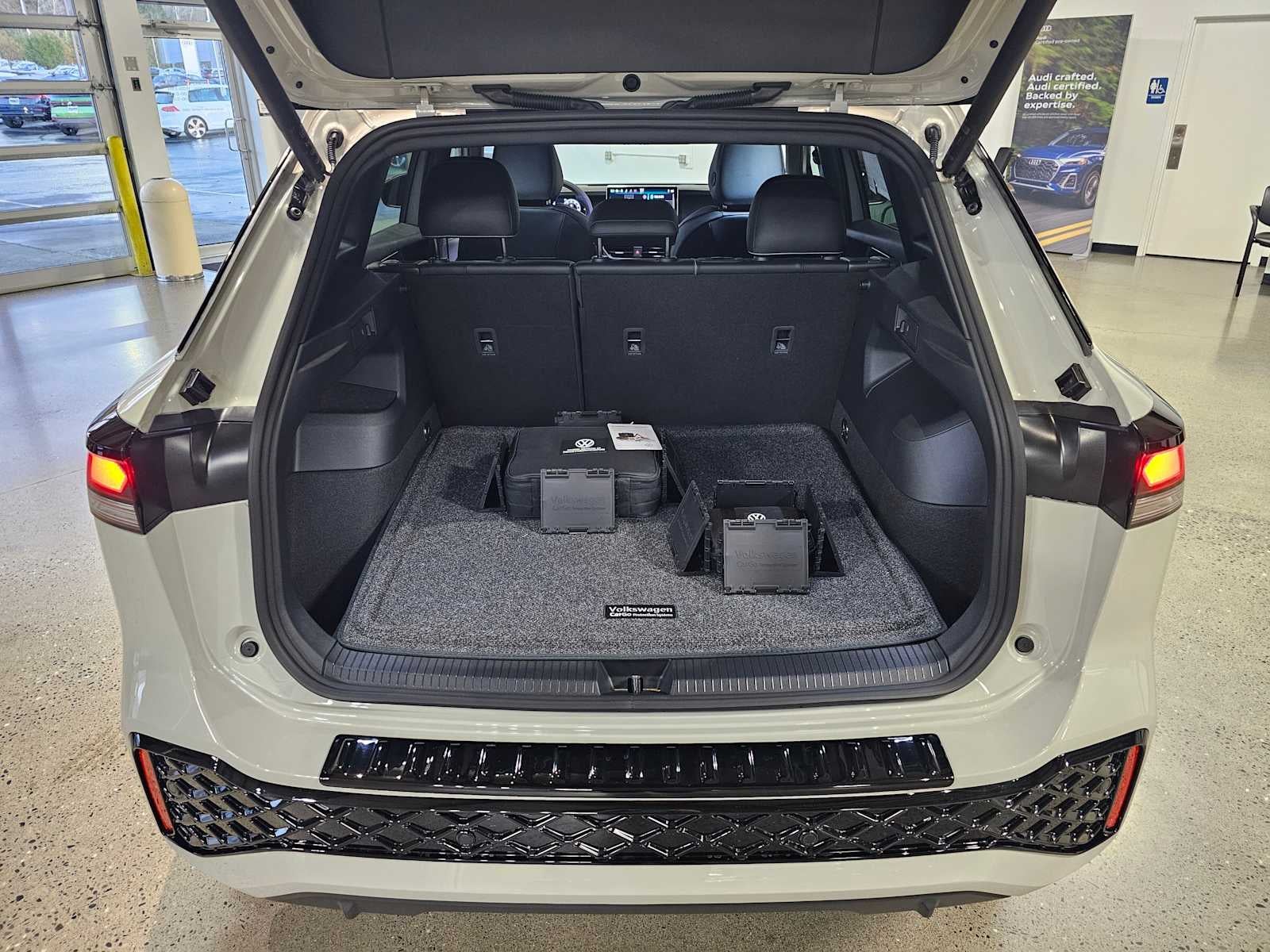 2026 Volkswagen Tiguan 2.0T SE R-Line Black 4MOTION