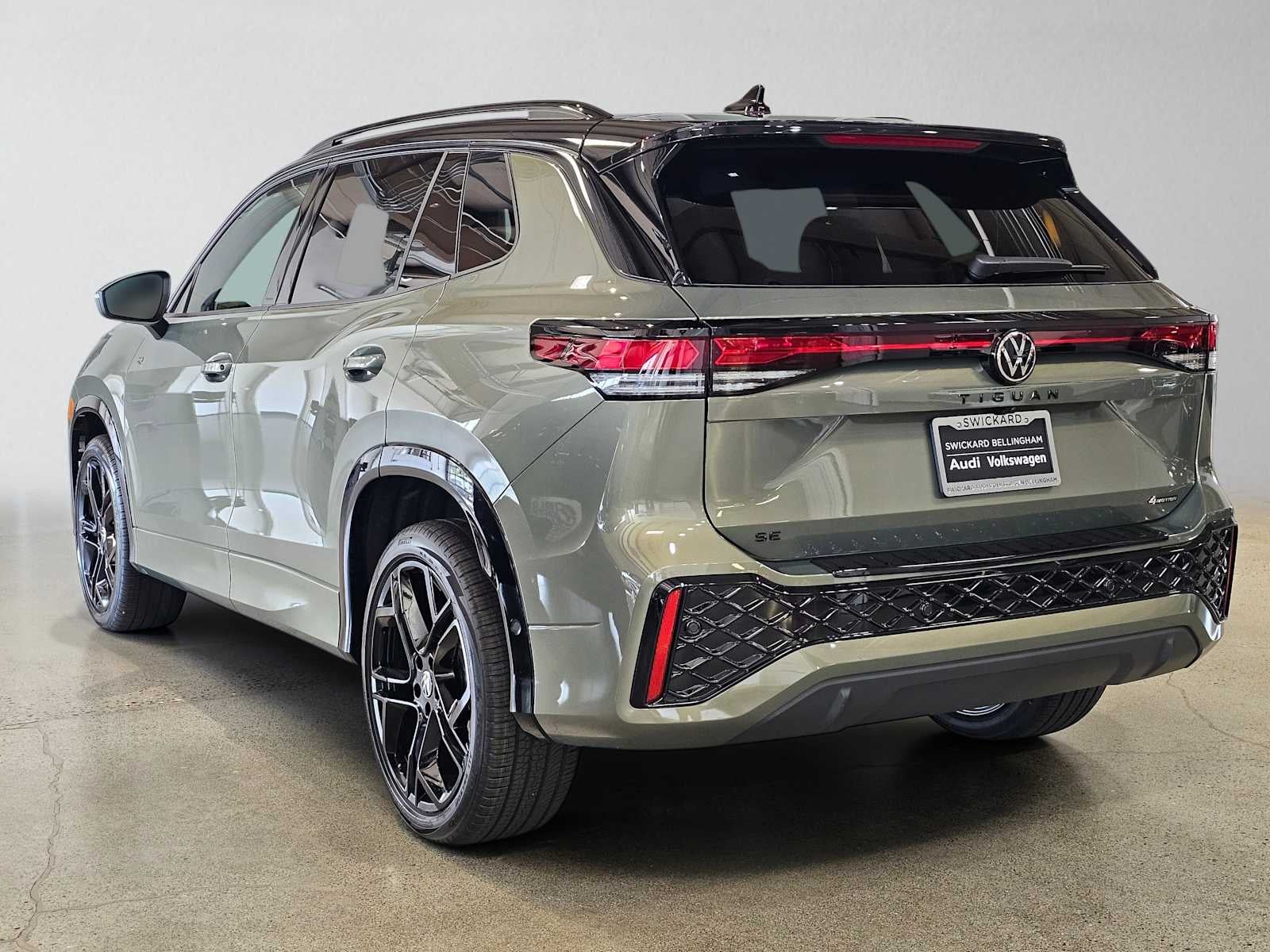 2026 Volkswagen Tiguan SE R-Line Black