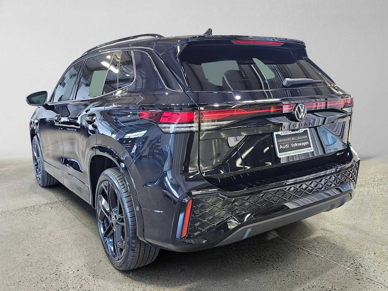 2026 Volkswagen Tiguan SE R-Line Black