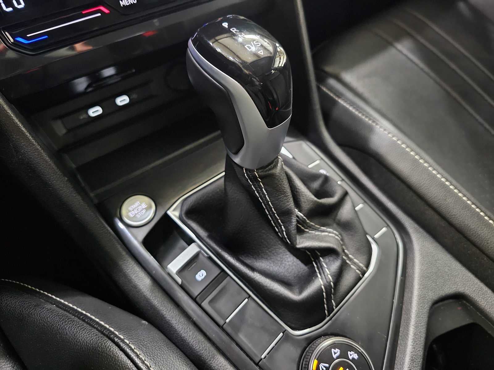 2024 Volkswagen Tiguan 2.0T SE 4MOTION