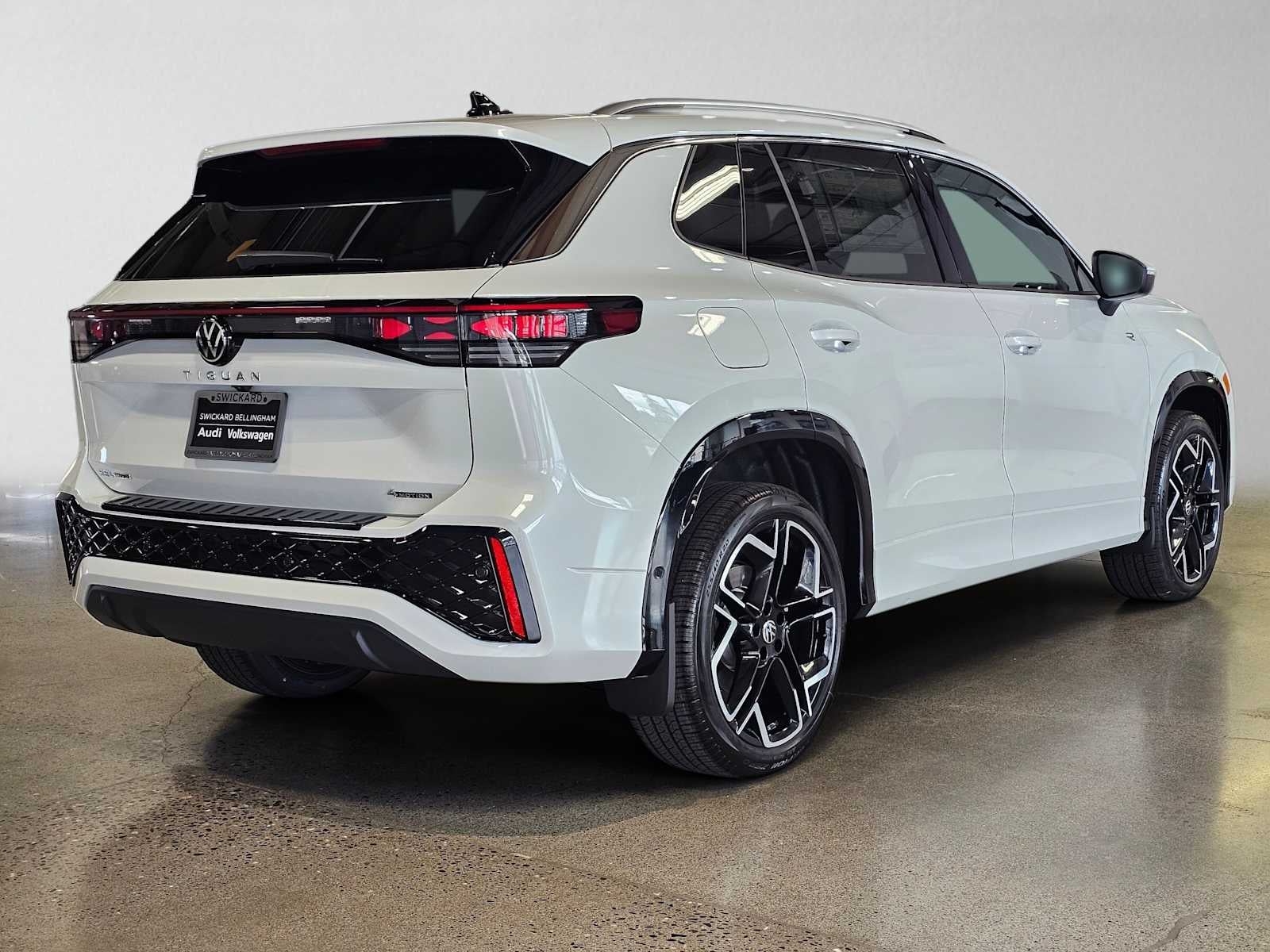 2026 Volkswagen Tiguan SEL R-Line Turbo 4MOTION