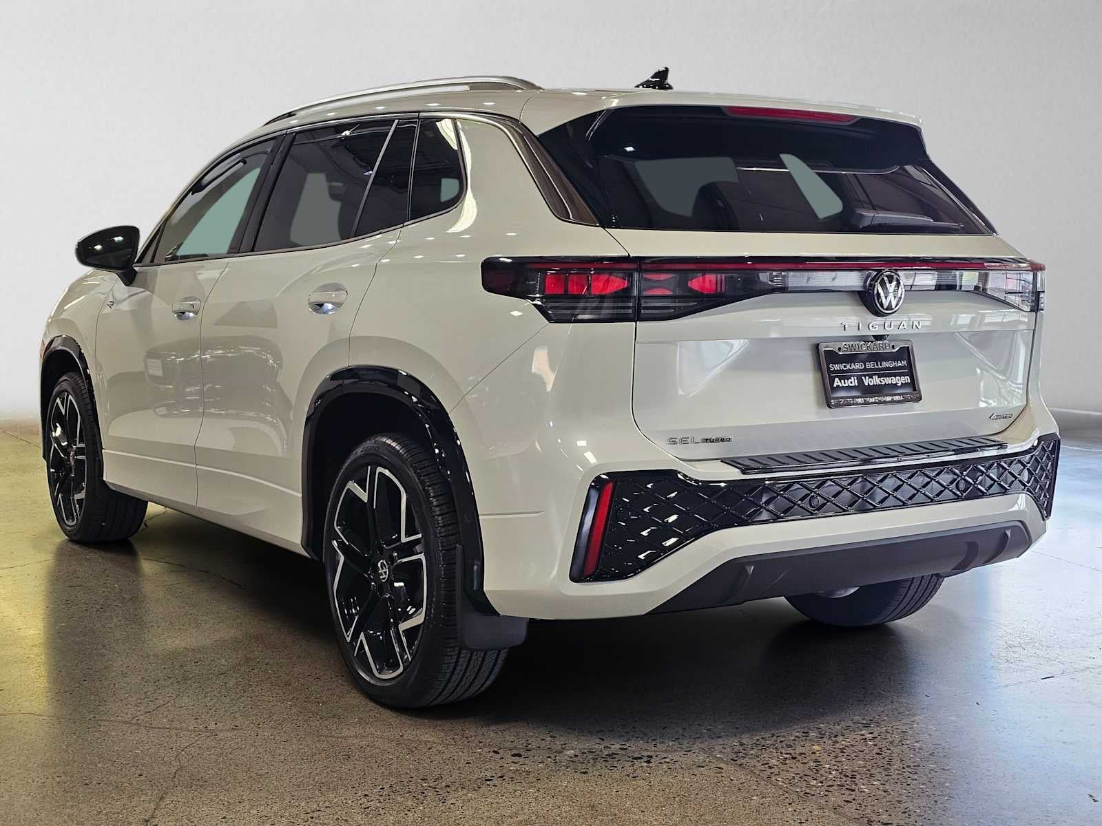 2026 Volkswagen Tiguan SEL R-Line Turbo 4MOTION