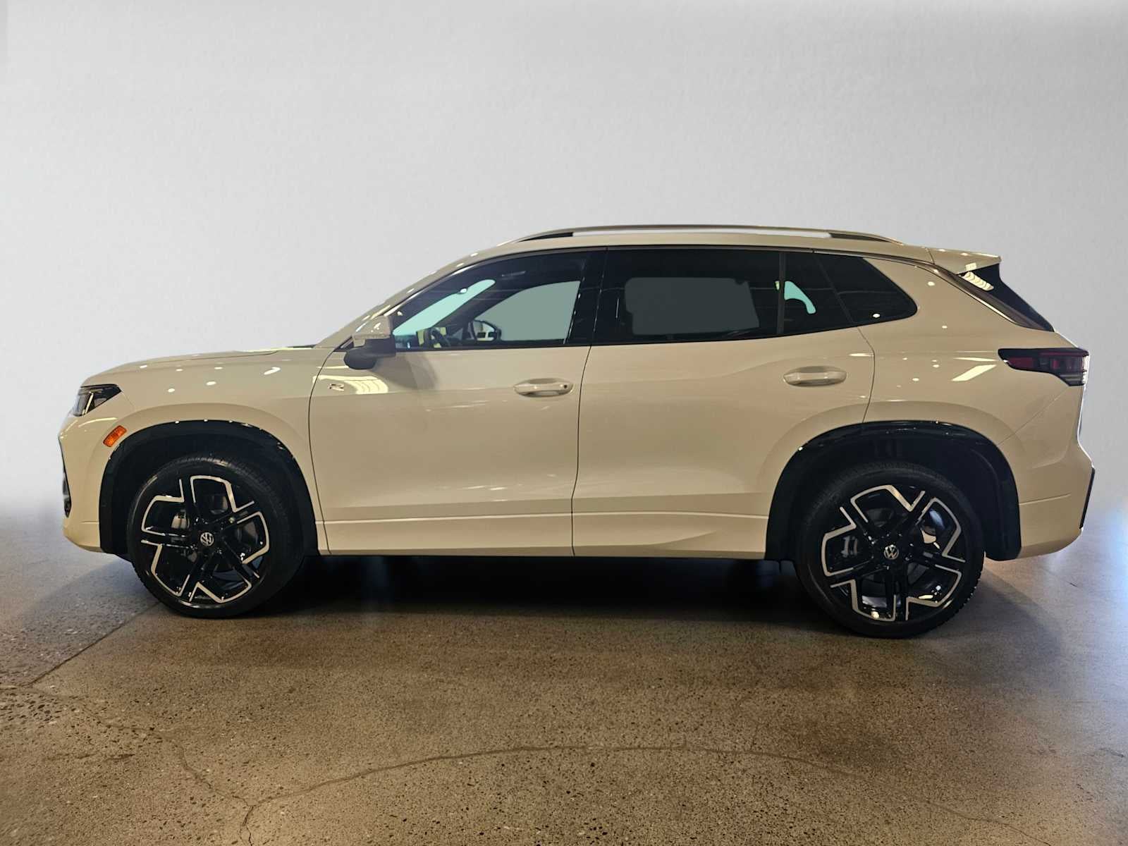 2026 Volkswagen Tiguan SEL R-Line Turbo 4MOTION