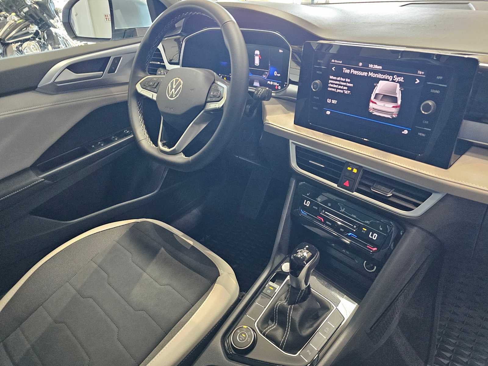 2025 Volkswagen Taos SE 4MOTION