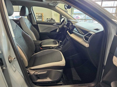 2025 Volkswagen Taos SE 4MOTION