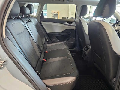 2025 Volkswagen Taos SE 4MOTION