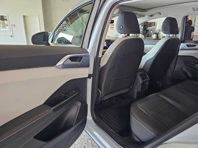 2025 Volkswagen Taos SE 4MOTION