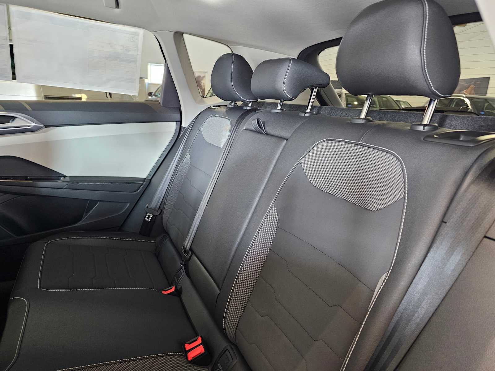 2025 Volkswagen Taos SE 4MOTION