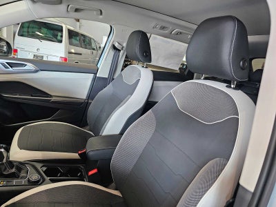 2025 Volkswagen Taos SE 4MOTION
