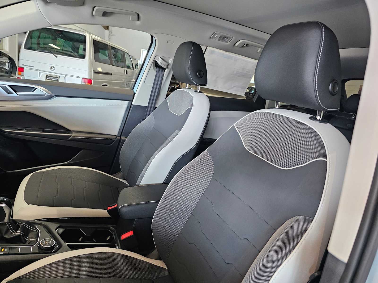 2025 Volkswagen Taos SE 4MOTION