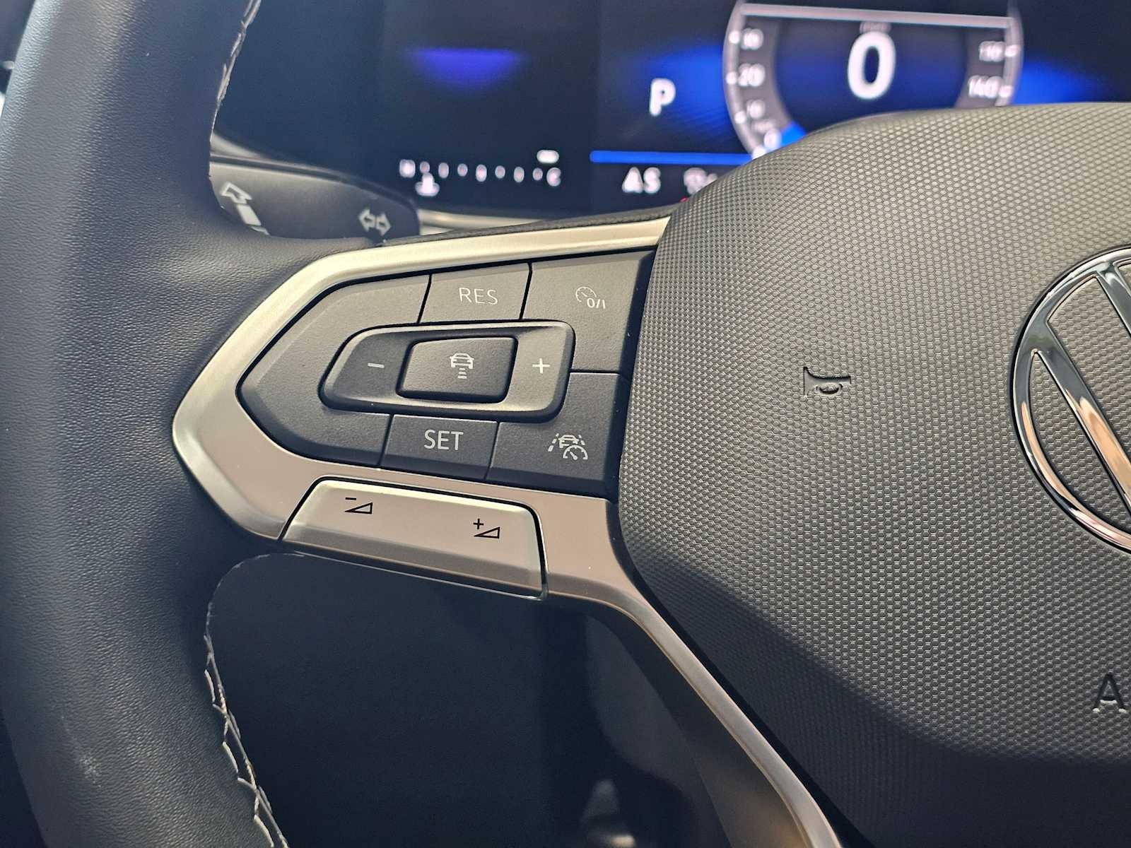 2025 Volkswagen Taos SE 4MOTION